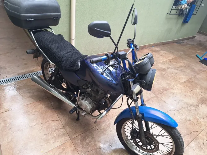 Vendo Cg Titan 125 ano 2003 cor azul R$ 6.200