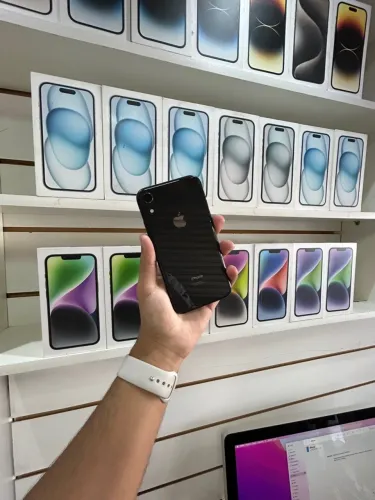 iPhone XR 64 gb - com caixa 