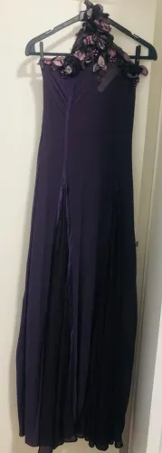 Vestido estiloso muito fino usado uma única vez