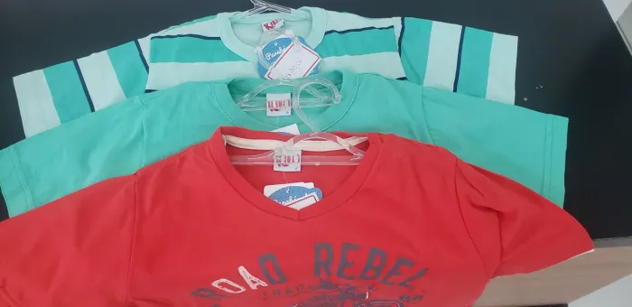 3 camisetas para meninos tamanho 8
