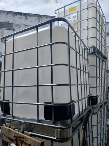 Vendo container IBC plástico de 1000 Litros seminovos.
