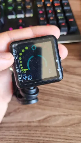 Profissional Tuner e Metrônomo / Clip On / LED Color Display / Recarregável