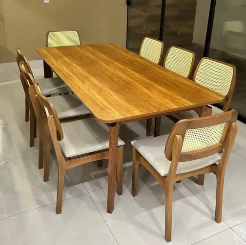 Mesa de Jantar em Madeira com Cadeiras 2,10 x 1,00m
