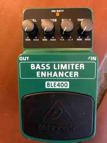 Pedal Bass Limiter Enhancer BLE400 Behringer faço Olxpay/ML avalio troca