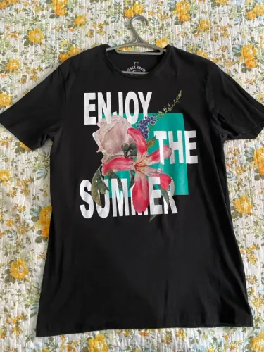 Camiseta Preta Enjoy The Summer