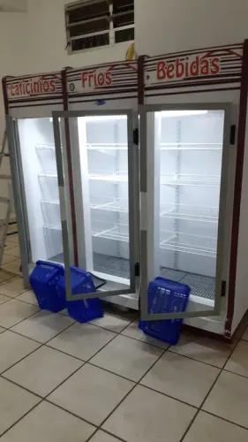 Refrigerador três portas lacticínios frios