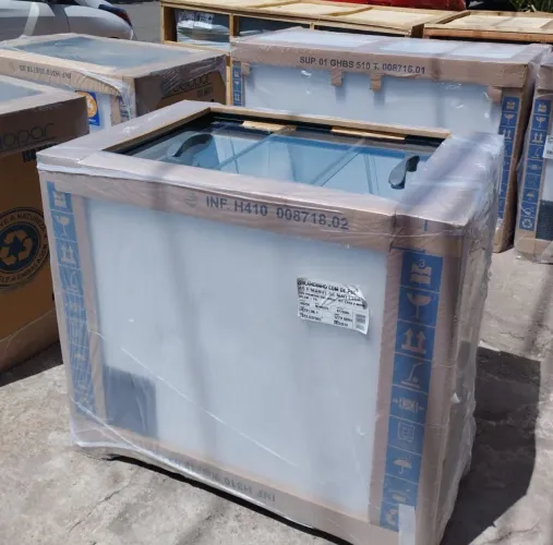 Freezer Gelopar tampa de vidro 300 Litros