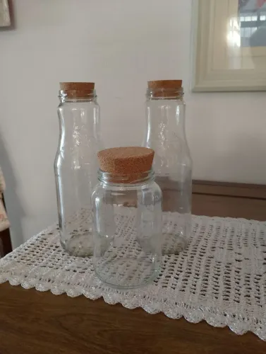 Conjunto de03  potes de vidro com tampa de cortiça