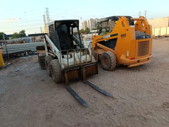 Locação de mini escavadeira e mini carregadeira 