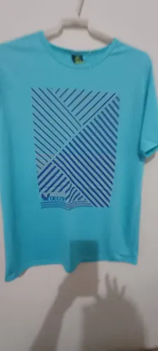 Camiseta em poliéster 