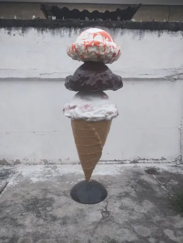 Escultura em fibra de vidro