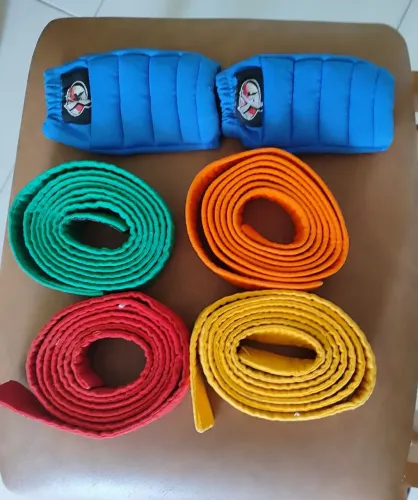 Faixas infantil para treino de artes marciais