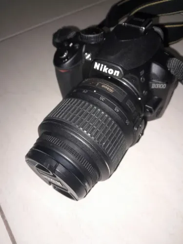 Câmera Nikon D3100 com Lente