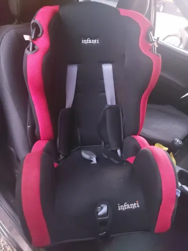 VENDE-SE cadeira infantil para carro. 