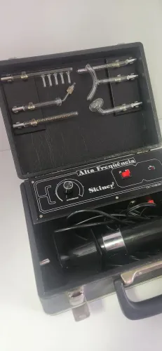 Pele de JOVEM Aparelho Skiner 90s