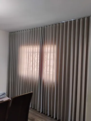 Sou instainstalador de papel de parede, cortinas e persianas, além de fabricar cortinas.