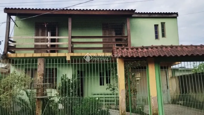 Sobrado à venda no bairro Lomba do Pinheiro com 180m² e 4 dormitórios/quartos disponíveis