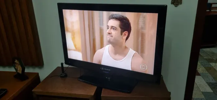 TV 32" Buster HBTV-32D05HD