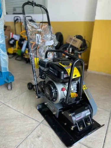 Placa Vibratória a gasolina de 60kg motor 6.5hp - Toyama (Loja)