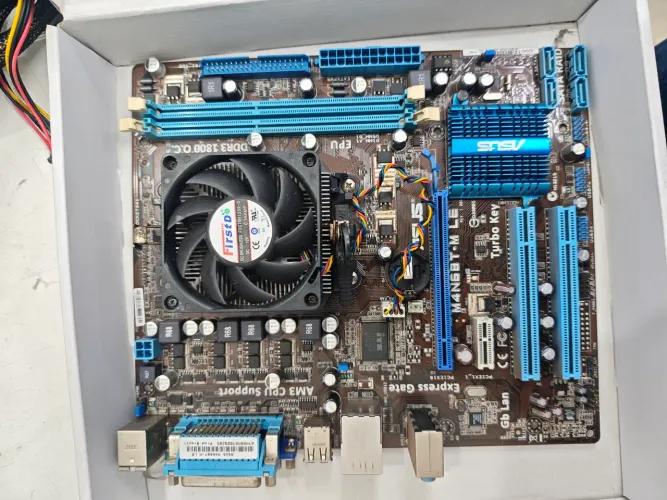 Placa Mãe AM3 com processador DDR3
