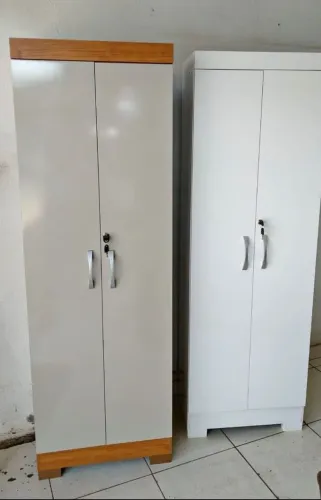 ARMÁRIO MULTIUSO COM CHAVE
