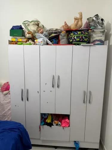 Baratinho Guarda roupa branco