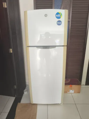 Geladeira GE Super conservada e com todos as peças originais