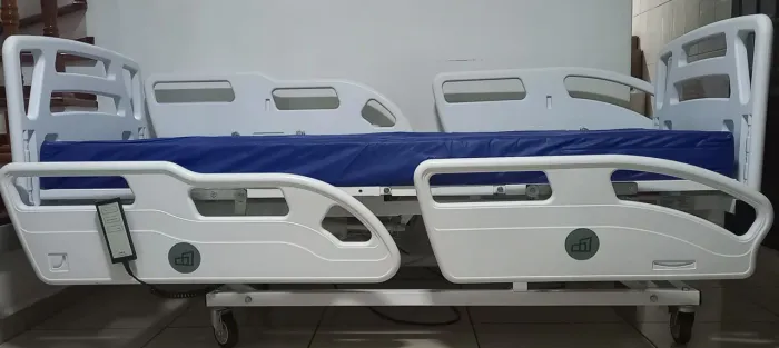 Cama hospitalar motorizada + Colchão D28 (usada)