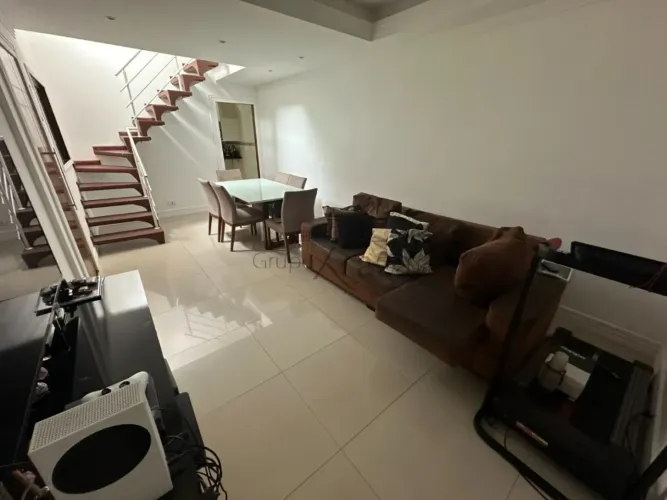 Casa Sobrado - Bosque dos Eucaliptos - 4 Dormitórios - 180m².
