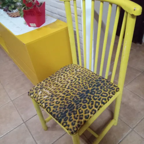 Rack aparador com adega e cadeira de oncinha