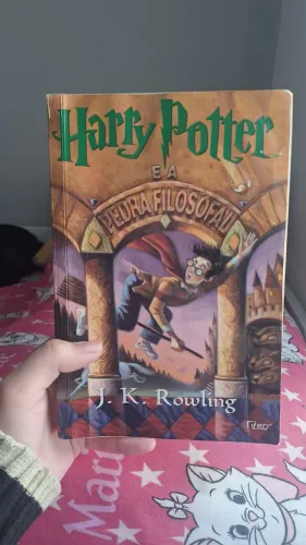 Livro Harry Potter e a pedra filosofal