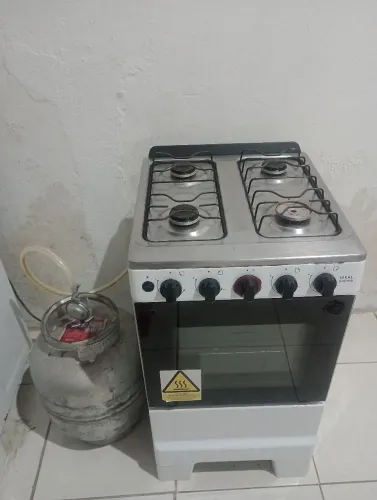Fogão completo, e perfeito estado de uso.