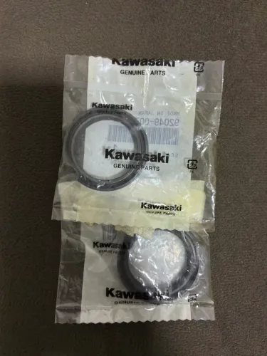 PAR de retentores Original Kawasaki - *