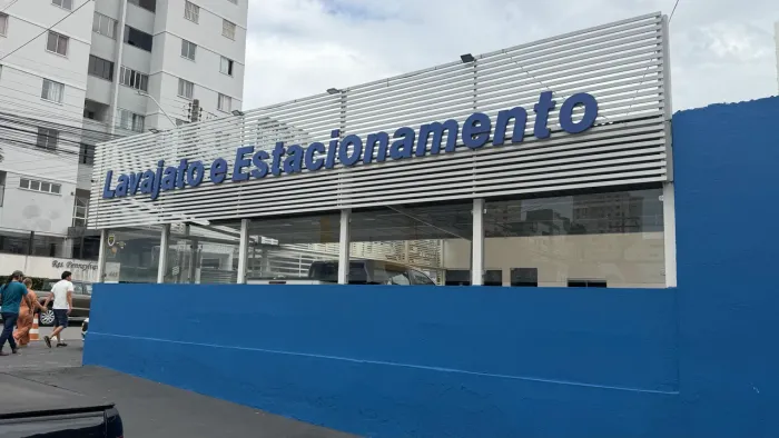 Lavajato e estacionamento 