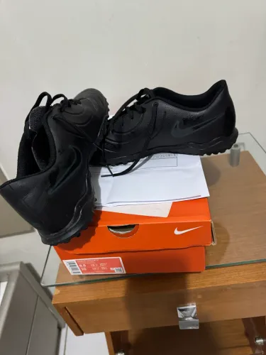 Chuteira Nike preta
