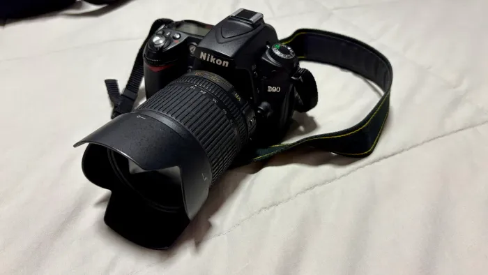 Nikon D90 + Lente 18-105mm VR + Bolsa | Apenas 26 mil cliques