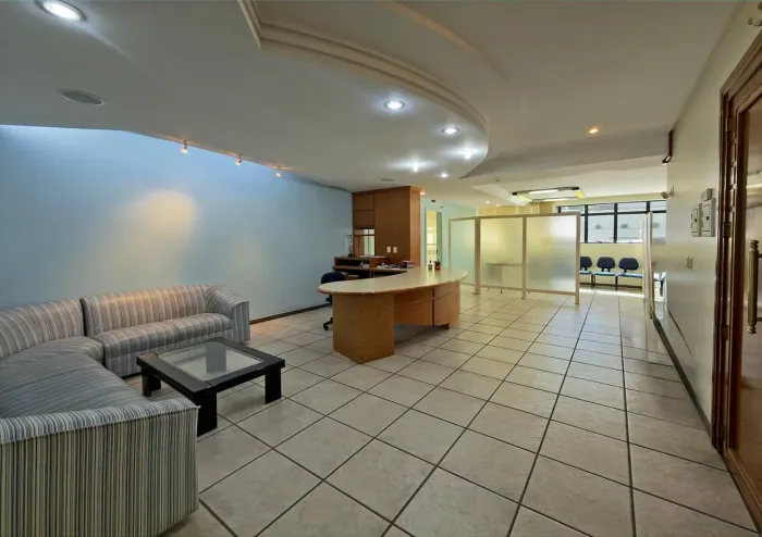 Ampla sala comercial para venda ou locação com 2 vagas no São Bento, em Bento Gonçalves/RS