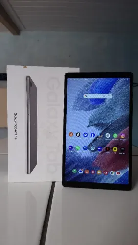 Tablet Tab A7 Lite Samsung 8.7 polegadas 32Gbs Chip 4G faz ligacao (Act cartao )