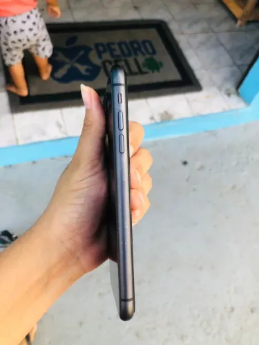 Vendo iPhone 11 , 64 GB , todo original, não funciona Face ID.
