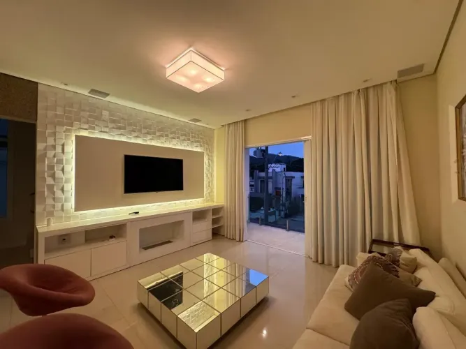 Lindo sobrado MOBILIADO disponível para locação no Bella Città