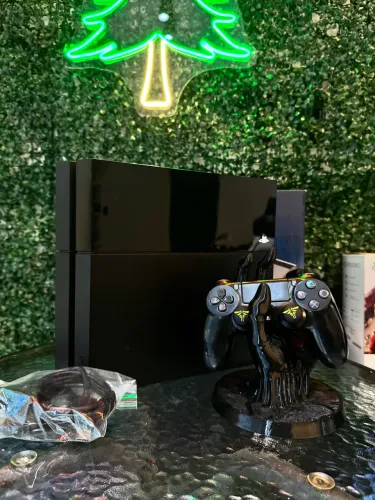 PS4 completo semi-novo
