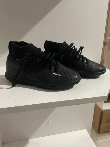 Nike mercurial original muito confortável e macia número 32 