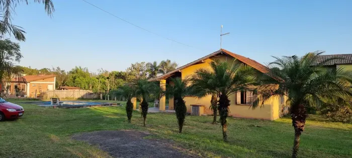 Velleda oferece espetacular sítio em condomínio fechado com piscina em Águas Claras