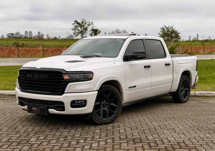 Ram 1500 Laram. Night ED. Bi-TB 3.0 4X4 Aut. 2025