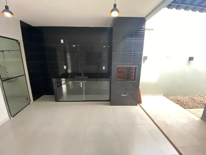 Vendo ou Alugo casa com 2 suites - Bancada de mármore - Churrasqueira - Cond Jardins Marse