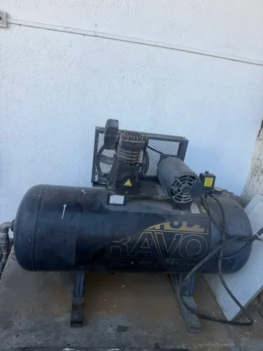 Compressor de ar Schulz Bravo 200 litros 3hp + Calibrador digital