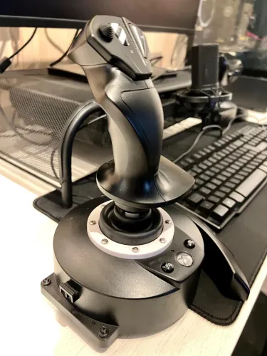 JOYSTICK THRUSTMASTER T-FLIGHT HOTAS ONE PARA SIMULAÇÃO DE VOO XBOX SERIES X/S E WINDOWS