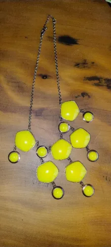 Lindo colar Amarelo