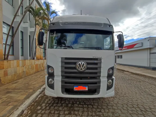 Caminhão VW 24280 truk cabine estendida ano 2017 modelo 2018 CRM 6x2 automático