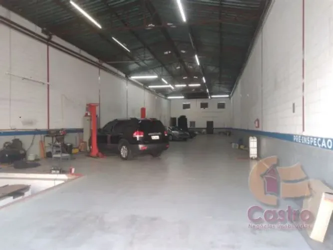 Amplo galpão com toda infraestrutura, mezanino, vestiário, depósito, copa cozinha e 4 banh
